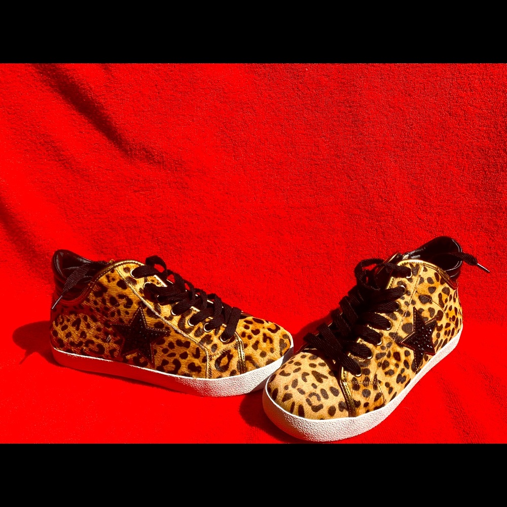 Steve Madden fun shoes, size 8.5 leopard print